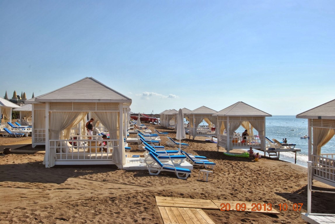 imagini hotel TITANIC LARA